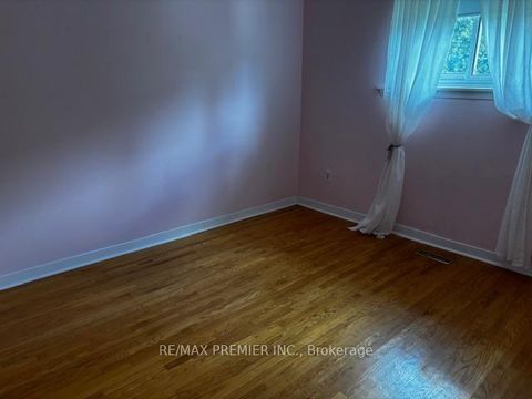 Photo 7 at 14 Madron Crescent, York University Heights, Toronto