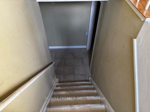 Photo 11 at 14 Madron Crescent, York University Heights, Toronto