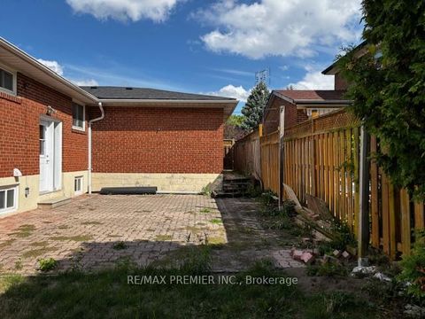 Photo 20 at 14 Madron Crescent, York University Heights, Toronto