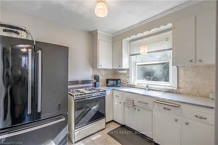 Photo 9 at 487 EAST 37TH Street, Macassa, Hamilton