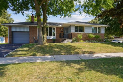 Photo 2 at 67 Beaver Bend Crescent, West Deane, Toronto