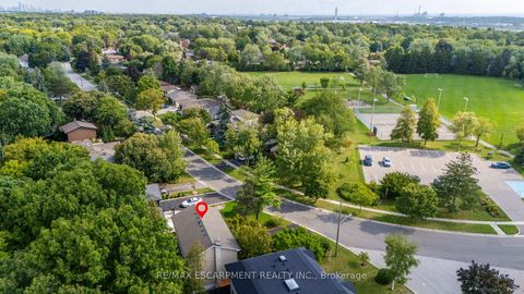 Photo 2 at 463 Grand Boulevard, FA Falgarwood, Oakville