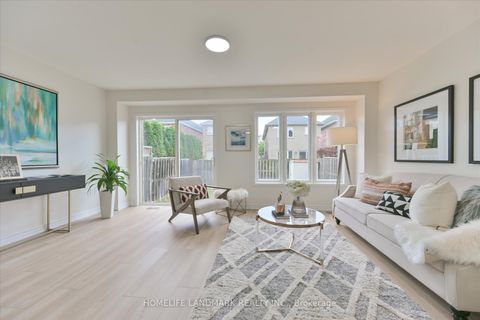 Photo 7 at 206 Venice Gate Drive, Vellore Village, Vaughan