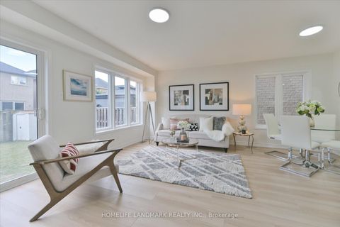 Photo 8 at 206 Venice Gate Drive, Vellore Village, Vaughan