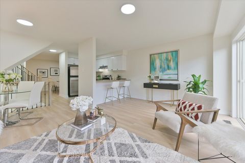 Photo 9 at 206 Venice Gate Drive, Vellore Village, Vaughan