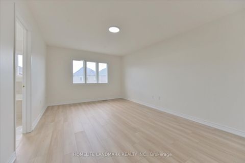 Photo 18 at 206 Venice Gate Drive, Vellore Village, Vaughan