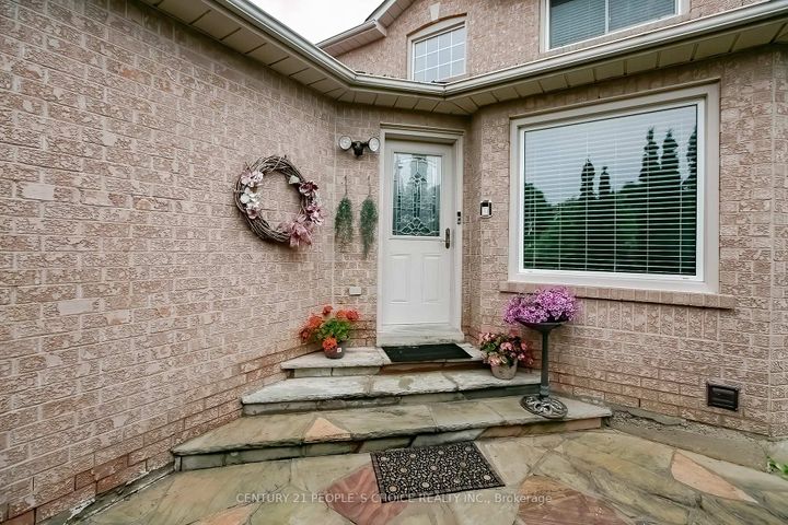 Photo 3 at 24 Vivians Crescent, Fletcher's West, Brampton