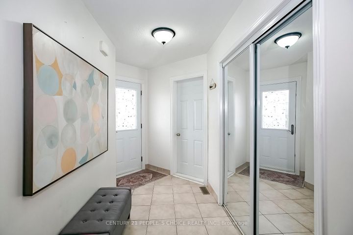 Photo 4 at 24 Vivians Crescent, Fletcher's West, Brampton