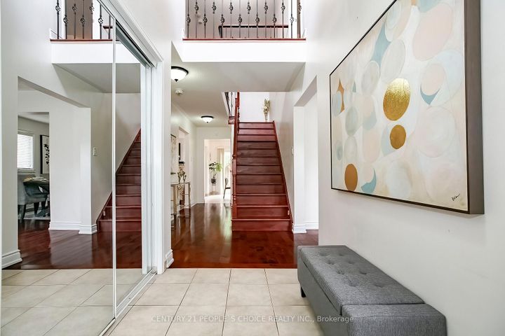 Photo 5 at 24 Vivians Crescent, Fletcher's West, Brampton