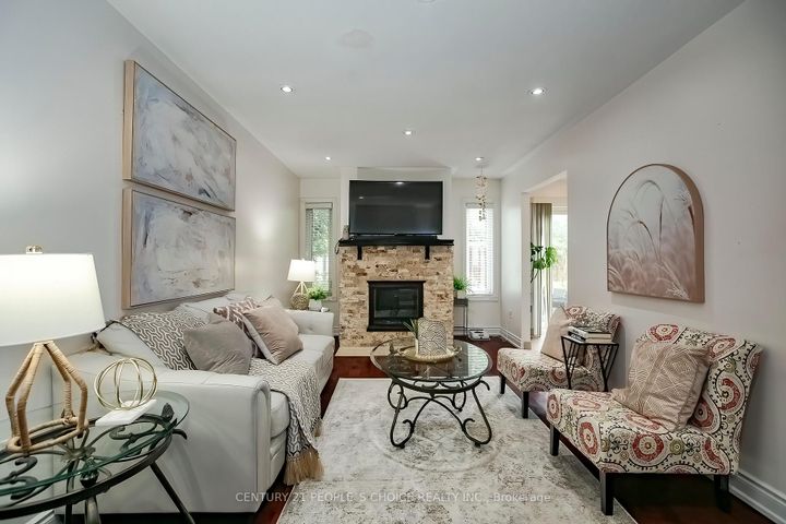 Photo 10 at 24 Vivians Crescent, Fletcher's West, Brampton