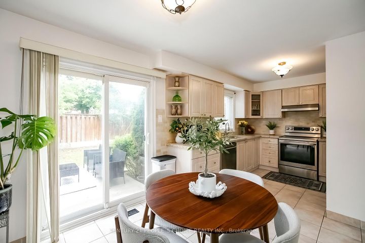 Photo 12 at 24 Vivians Crescent, Fletcher's West, Brampton