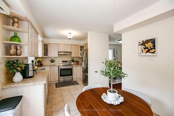 Photo 13 at 24 Vivians Crescent, Fletcher's West, Brampton