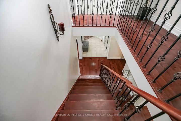 Photo 18 at 24 Vivians Crescent, Fletcher's West, Brampton
