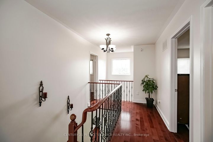 Photo 19 at 24 Vivians Crescent, Fletcher's West, Brampton