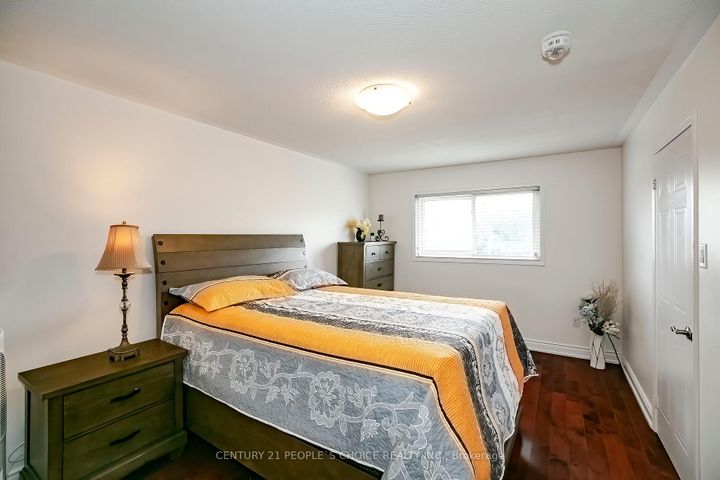 Photo 22 at 24 Vivians Crescent, Fletcher's West, Brampton