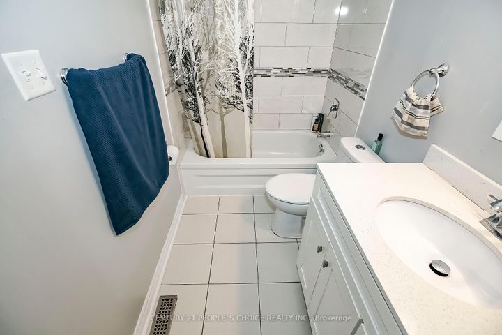 Photo 27 at 24 Vivians Crescent, Fletcher's West, Brampton