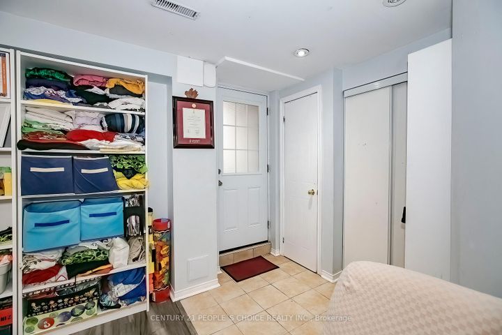 Photo 32 at 24 Vivians Crescent, Fletcher's West, Brampton