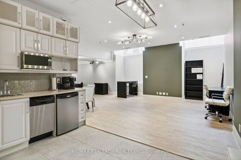 Photo 8 at L06 - 73 Richmond Street W, Bay Street Corridor, Toronto