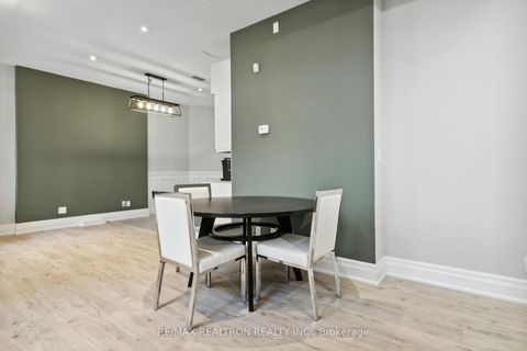 Photo 11 at L06 - 73 Richmond Street W, Bay Street Corridor, Toronto
