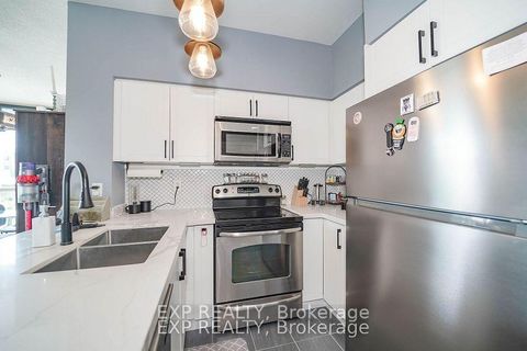 Photo 3 at 730 - 231 Fort York Boulevard, Niagara, Toronto