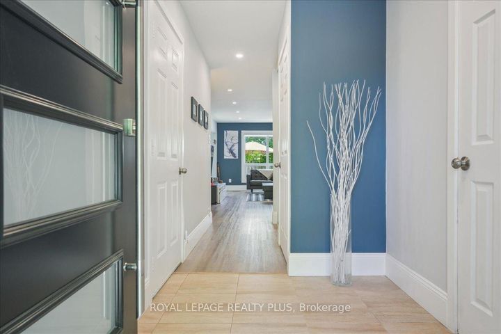 Photo 5 at 284 Rimmington Drive, RO River Oaks, Oakville