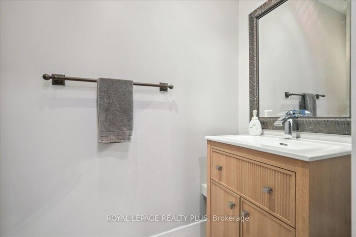 Photo 7 at 284 Rimmington Drive, RO River Oaks, Oakville