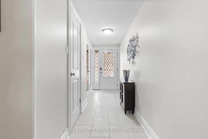 Photo 3 at 26 - 4165 Fieldgate Drive, Rathwood, Mississauga