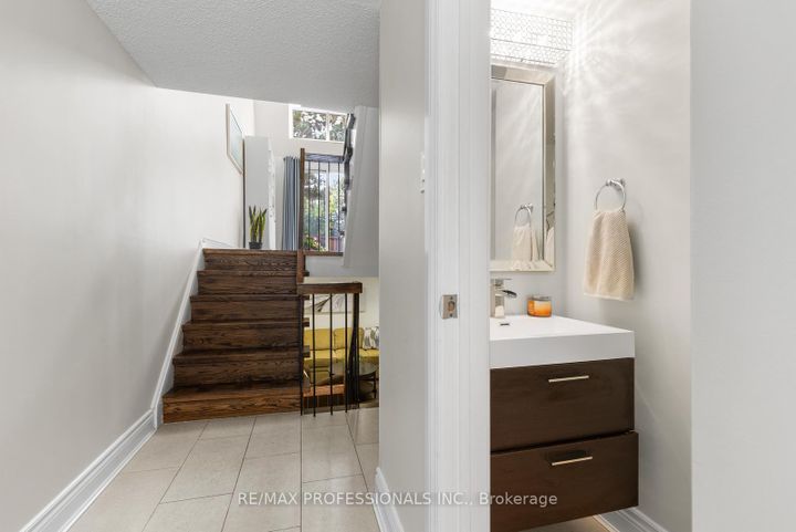 Photo 4 at 26 - 4165 Fieldgate Drive, Rathwood, Mississauga