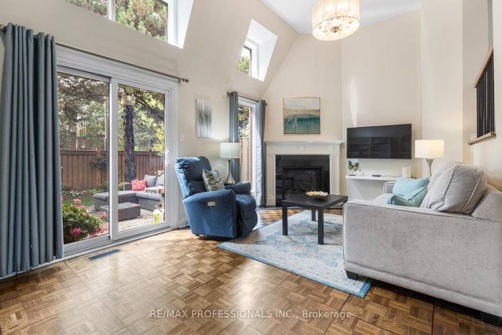Photo 5 at 26 - 4165 Fieldgate Drive, Rathwood, Mississauga
