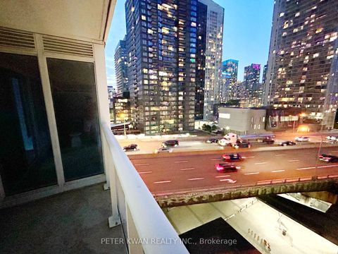 Photo 14 at 1007 - 19 Bathurst Street, Waterfront Communities C1, Toronto
