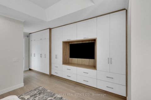 Photo 30 at 194 Sheldrake Boulevard, Mount Pleasant East, Toronto