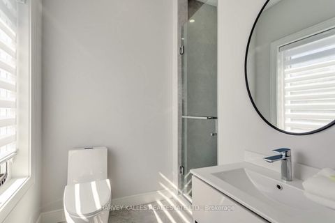 Photo 38 at 194 Sheldrake Boulevard, Mount Pleasant East, Toronto
