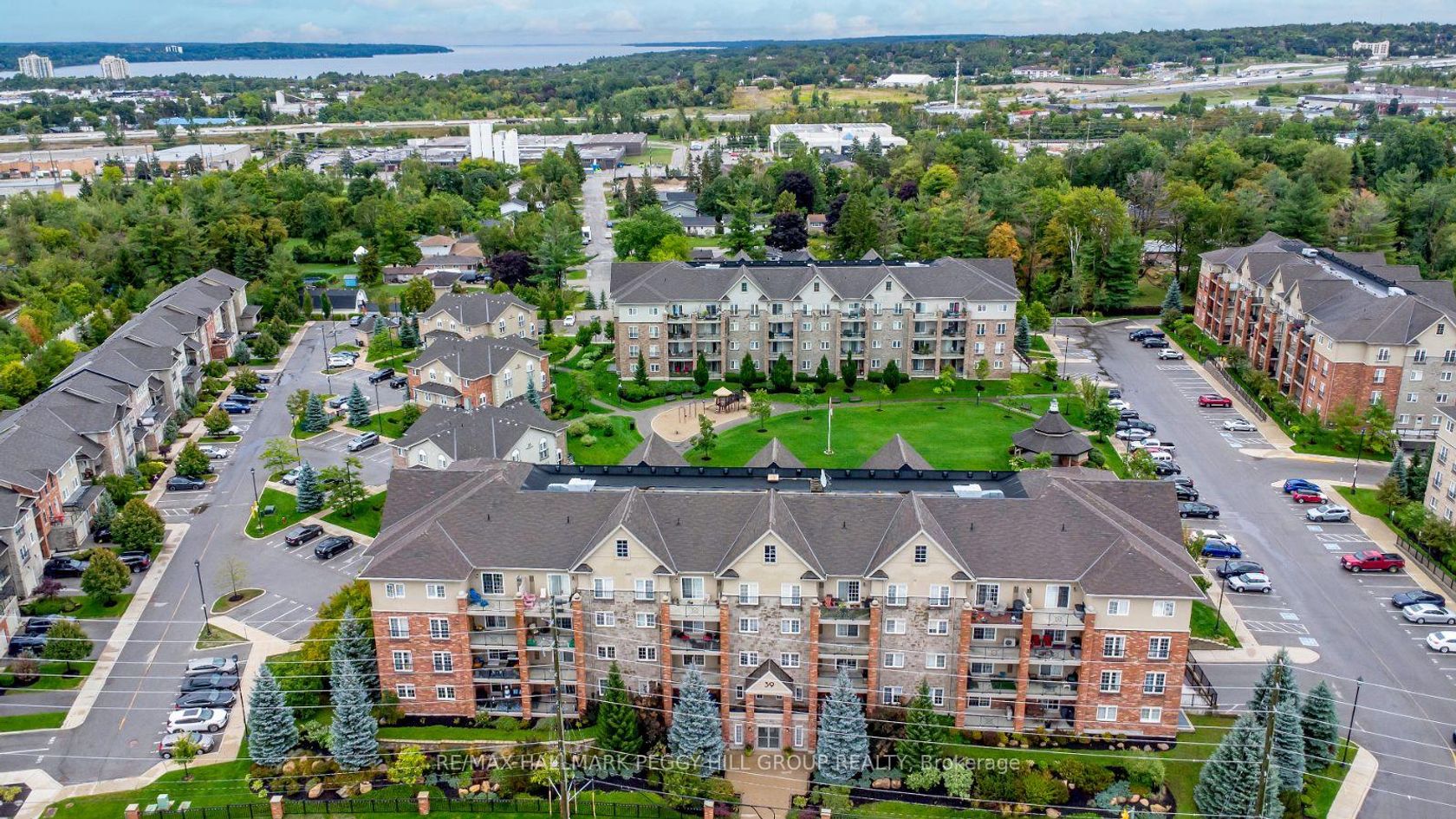 205 - 39 Ferndale Drive S, Ardagh, Barrie photo number 2 205 - 39 Ferndale Drive S, Ardagh, Barrie photo number 2