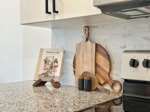 Photo 6 at C801 - 5299 HWY 7 Highway, Vaughan Grove, Vaughan Photo 6 at C801 - 5299 HWY 7 Highway, Vaughan Grove, Vaughan