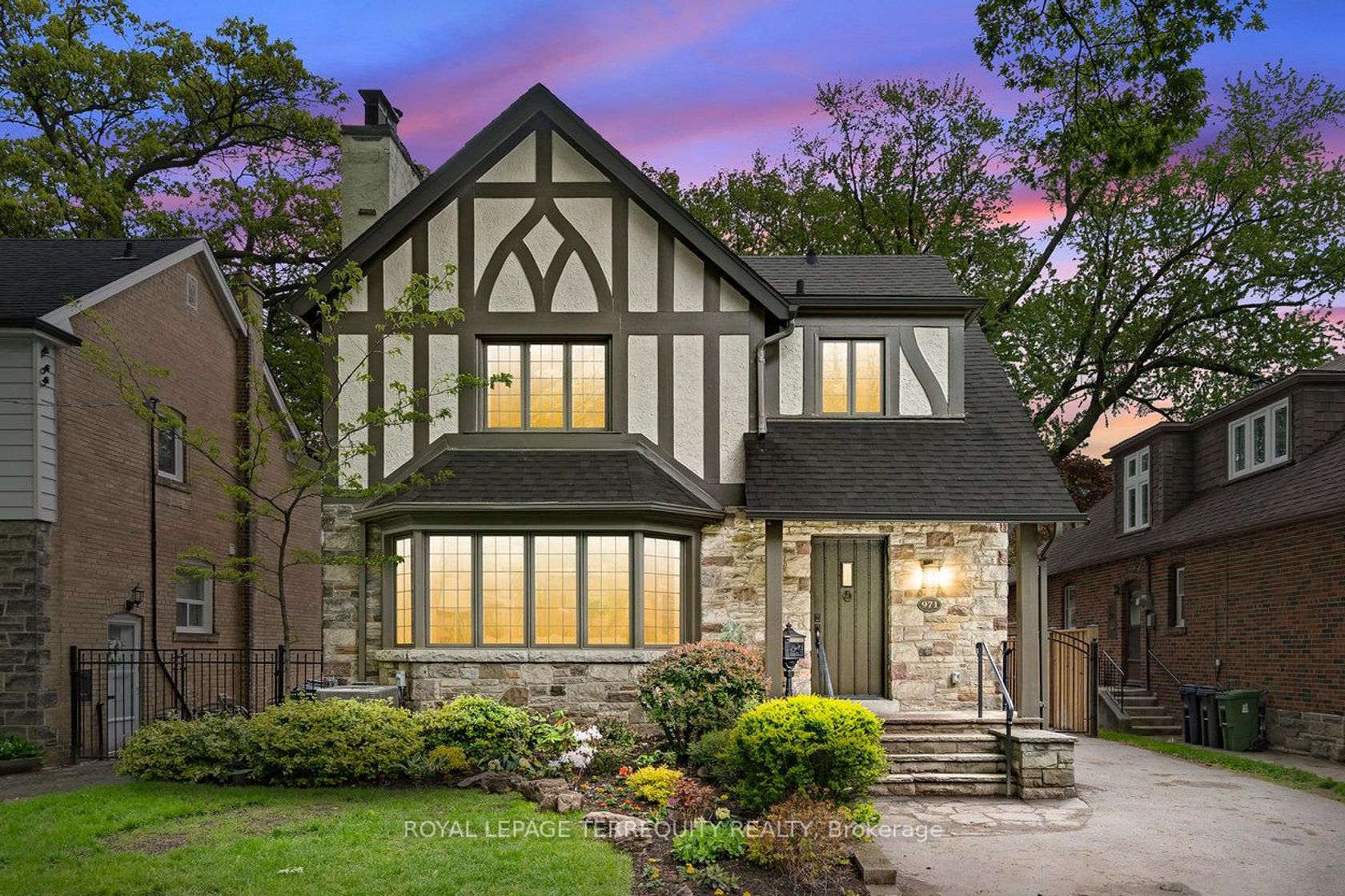 971 Royal York Road, Kingsway South, Toronto 