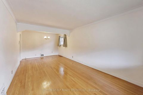 Photo 4 at 31 Doris Drive, Parkview, Toronto