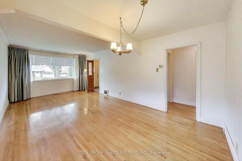 Photo 5 at 31 Doris Drive, Parkview, Toronto