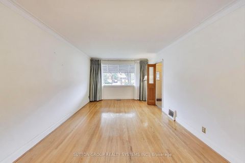 Photo 7 at 31 Doris Drive, Parkview, Toronto