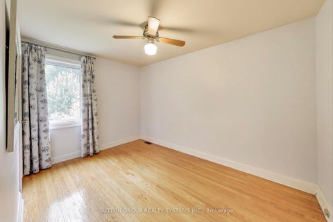 Photo 11 at 31 Doris Drive, Parkview, Toronto