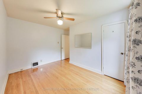 Photo 12 at 31 Doris Drive, Parkview, Toronto