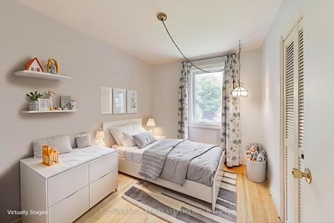 Photo 13 at 31 Doris Drive, Parkview, Toronto