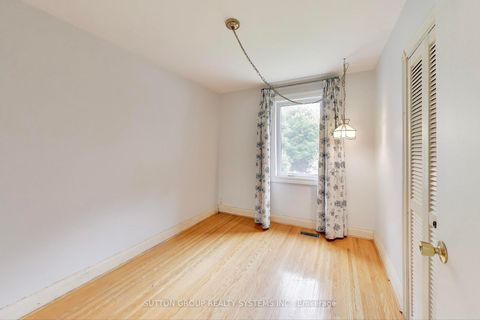 Photo 14 at 31 Doris Drive, Parkview, Toronto