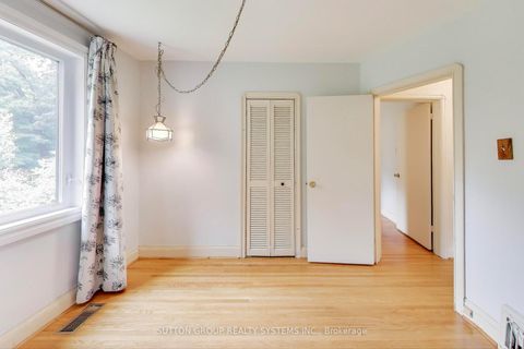 Photo 15 at 31 Doris Drive, Parkview, Toronto