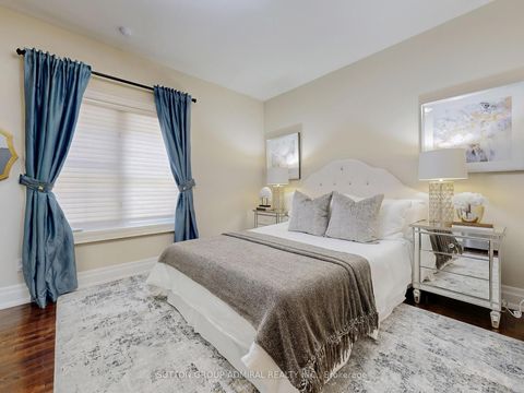 Photo 13 at 124 Rivermill Crescent, Patterson, Vaughan