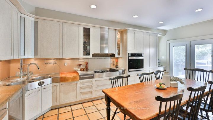 Photo 8 at 5570 Mcfarren Boulevard, Central Erin Mills, Mississauga
