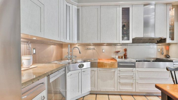 Photo 11 at 5570 Mcfarren Boulevard, Central Erin Mills, Mississauga