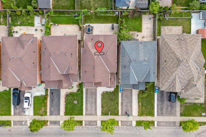 Photo 3 at 37 BLOOM Drive, Bram East, Brampton