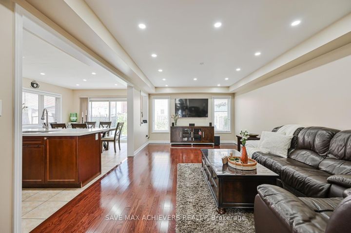 Photo 12 at 37 BLOOM Drive, Bram East, Brampton