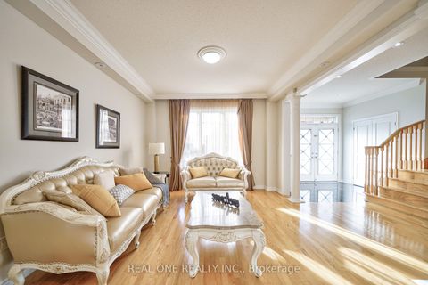 Photo 4 at 29 Seiffer Crescent, Jefferson, Richmond Hill
