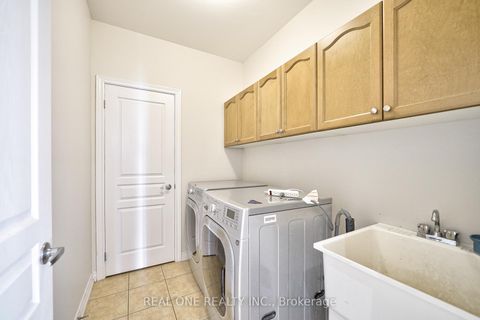 Photo 6 at 29 Seiffer Crescent, Jefferson, Richmond Hill